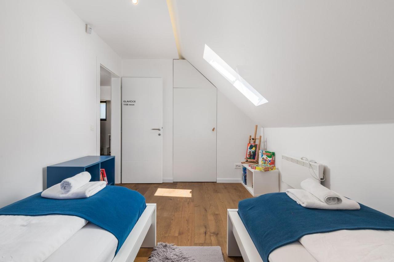 Baske Ostarije Modern Alpine Monsalbius Chalet מראה חיצוני תמונה
