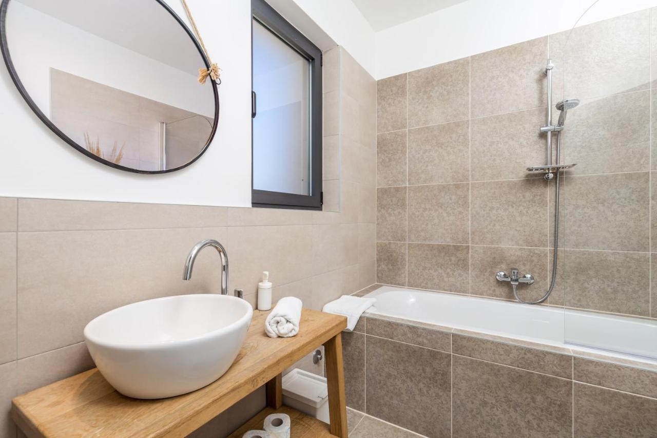 Baske Ostarije Modern Alpine Monsalbius Chalet מראה חיצוני תמונה